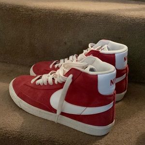 nike blazer mid ‘77 suede in red